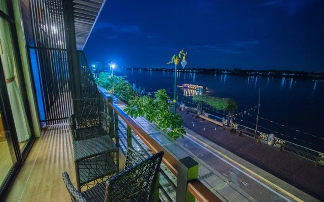 Na Rim Khong River View