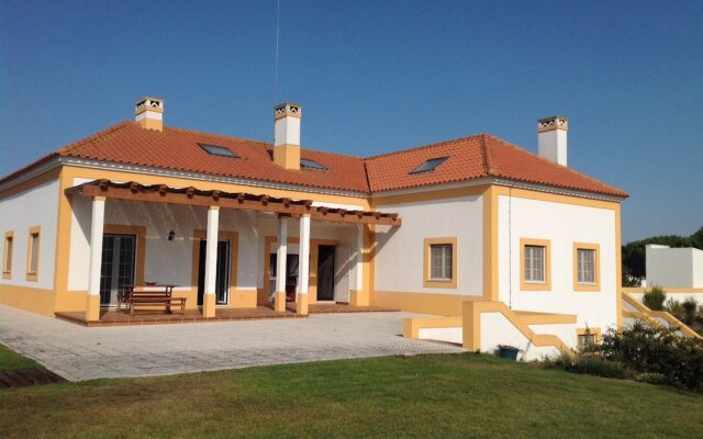 Отель 10 Villa 56 by Herdade de Montalvo вид на фасад