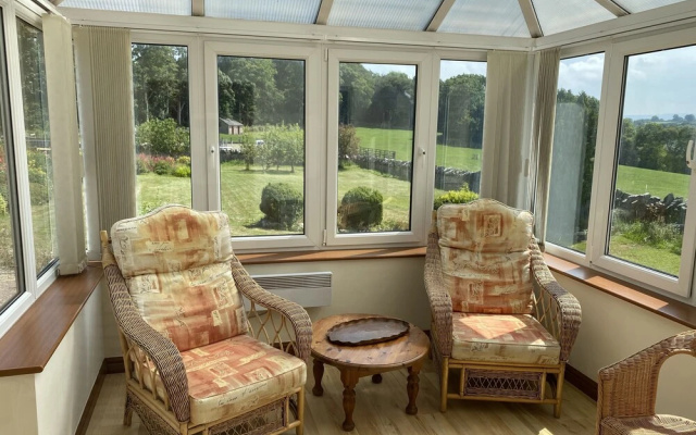 Massive Enclosed Garden & Stunning Views, St Asaph