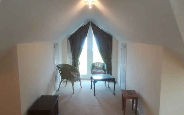 Westmead. Chalet Bungalow