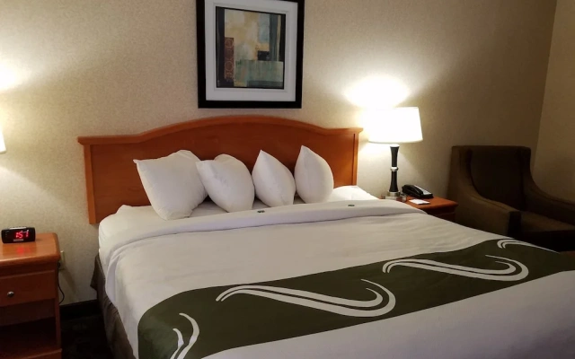 Hotel Lincoln Inn on Route 66 and near I-55