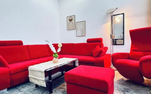 Budget 1BR Apt with Living Room AKH