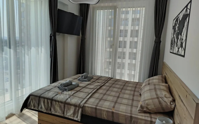 7th Floor Cozy Condo With Parking, Pool, Fitness !