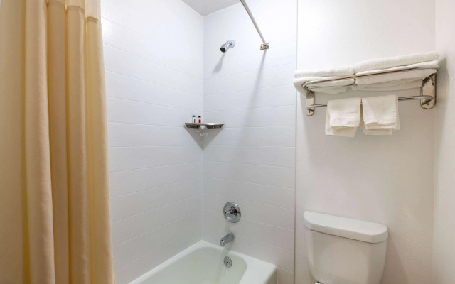 Travelodge by Wyndham Spirit Lake/Okoboji