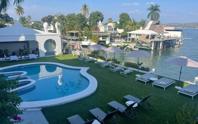 Marina Palace Teques