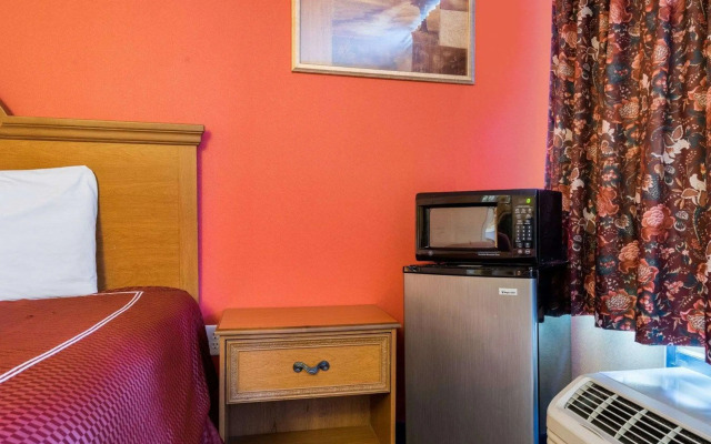 Rodeway Inn University