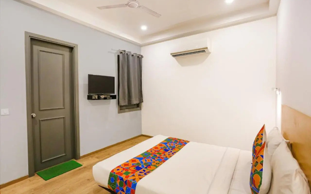 FabHotel Roseman