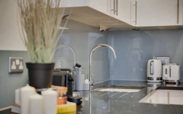 The Gloucester Road Escape - Bright & Central 1BDR Apartment