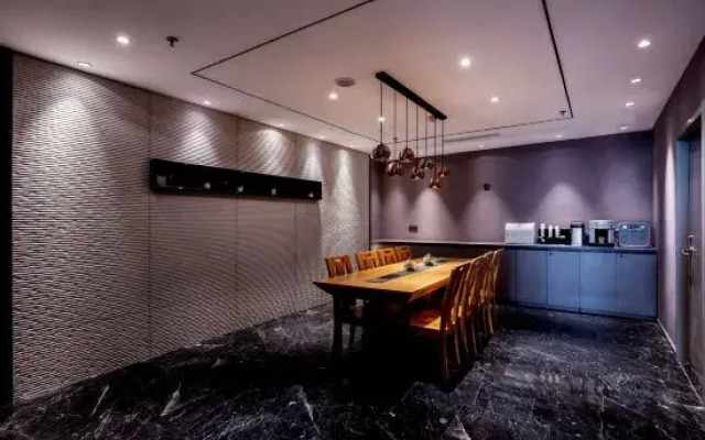 Homeinn Selected Hotel (Dalian Central Hospital Chunliu Subway Station Airport Branch)