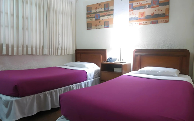ZEN Rooms Broadway Court QC
