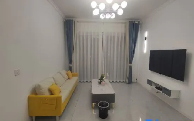 Zhongxian Huaxibaiju Suites