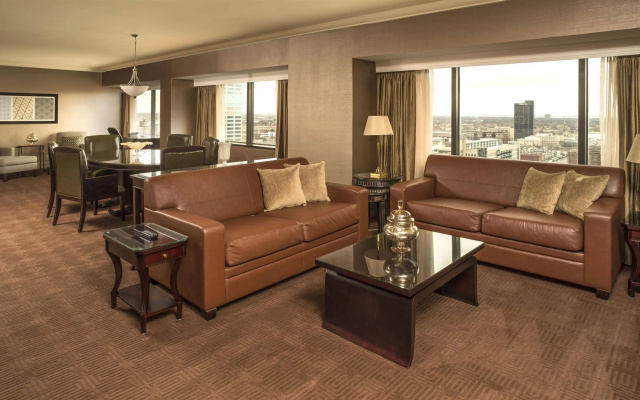 The Plaza Hotel Columbus at Capitol Square