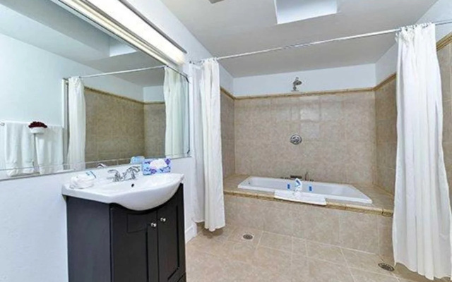 Rodeway Inn & Suites