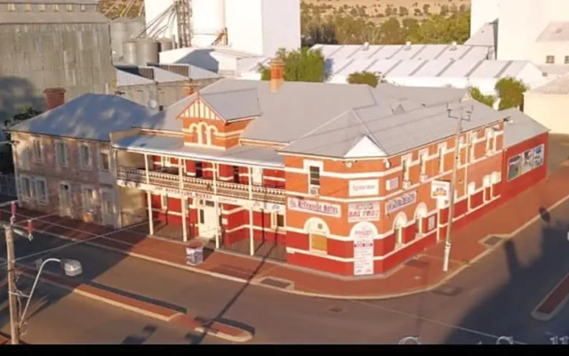 Riverside Hotel