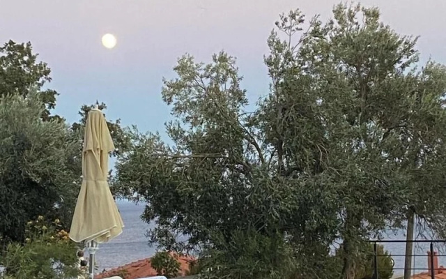 Assos Luna Houses
