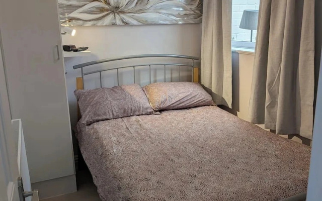Bungalow Sleeps 4 With Parking