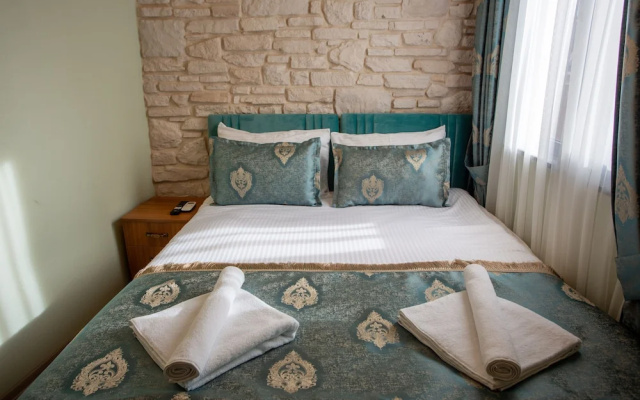 Sayina Hotel