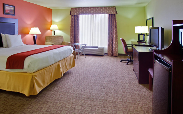 Holiday Inn Express & Suites Alexandria by IHG