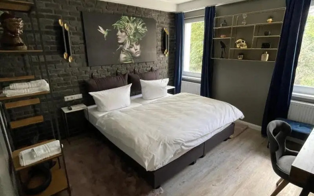 IQ Hotel