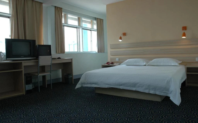 Zhongzhou Hotel (Jingu Road)