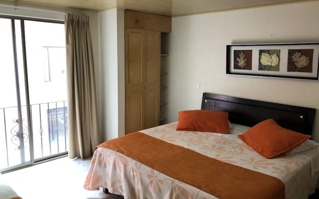 Hotel El Lago Inn