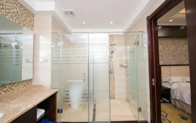 Linjiang Huayuan Hotel