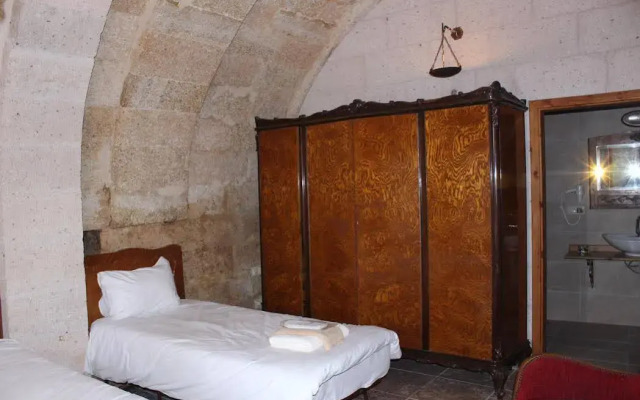 Eagle Cave Inn