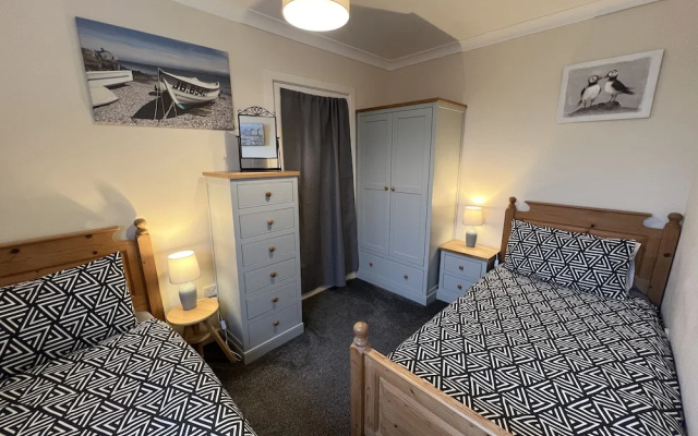 3 Bedroom Bungalow Moelfre- Private Garden,parking