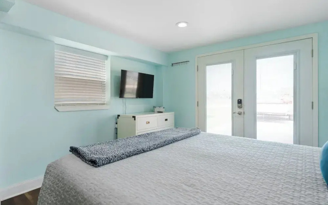 Hideaway at Redhead Road by Miss Kitty’s
