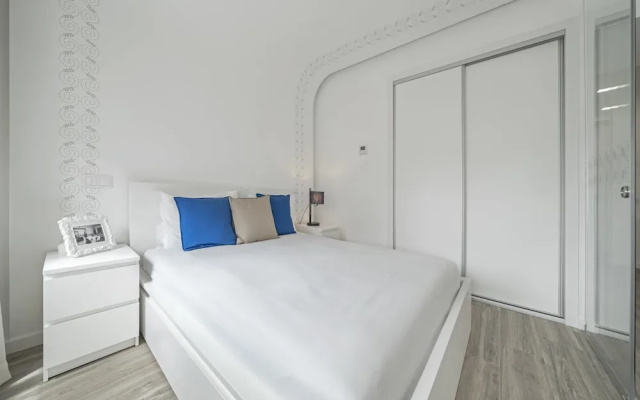 Drapes Design Apartments I by An Island Apart