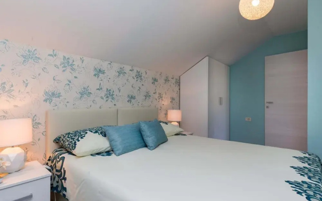 Apartment Cetinic - Two Bedroom Apartment With Terrace and Sea View