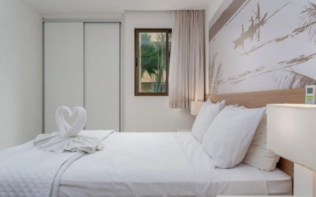 Lindo Apartamento em Condom nio com Piscina