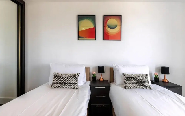 Sky-High Studio with Stunning Views