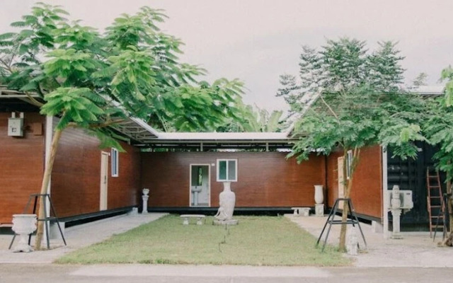 Happyland Residence