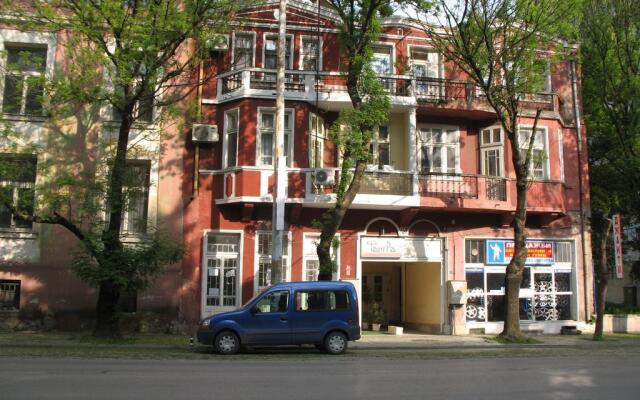 Отель Family Hotel Tangra Болгария, Видин - отзывы, цены и фото номеров - забронировать отель Family Hotel Tangra онлайн вид на фасад