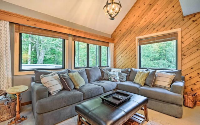 Family-friendly Stratton Gem Close to Slopes!