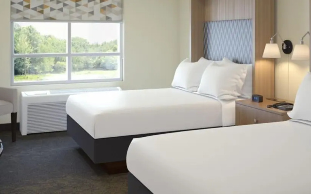 Holiday Inn and Suites Memphis Southeast Germantown