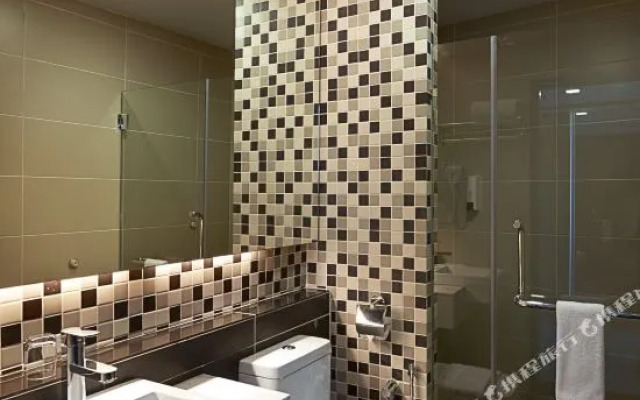 Superior room · Hotel Transit Kuala Lumpur — photo 8