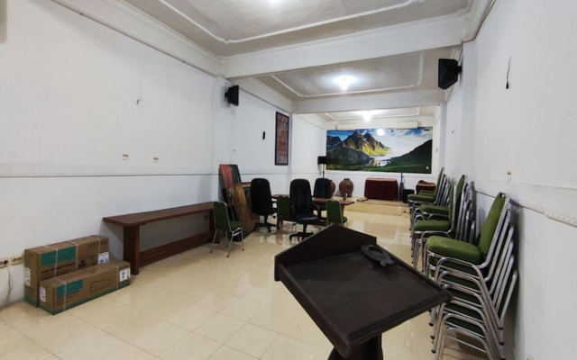 Capital O 93653 Kinasih Hotel