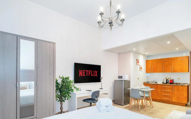 LUX The Marina View Suite 2