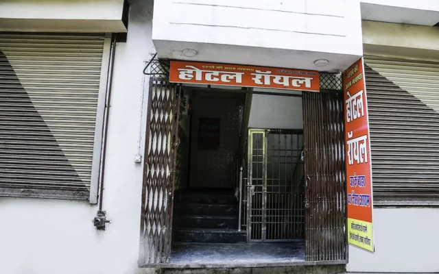 OYO 27825 Hotel Royal