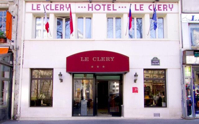 Отель Le Clery вид на фасад