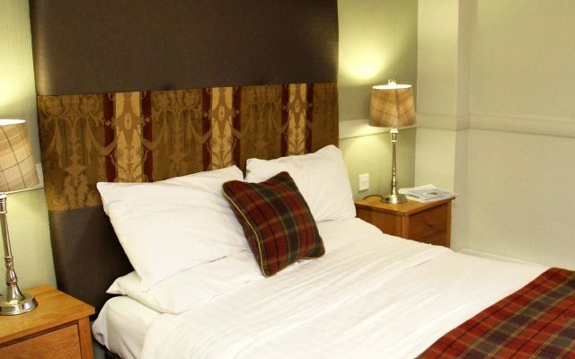 Honest Lawyer Hotel