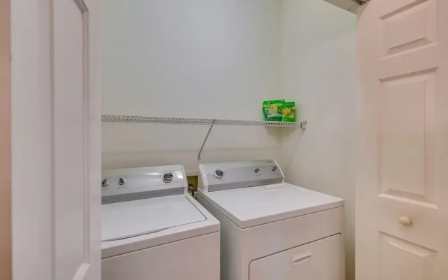 Magnolia Pointe Two-bedroom Apartment 305-4882