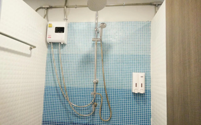 Warm Hostel