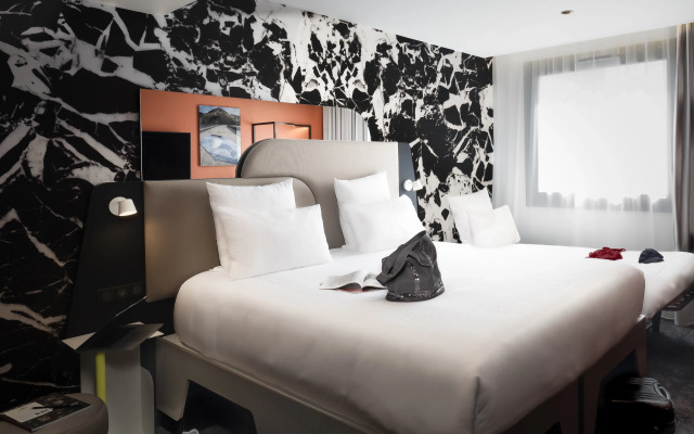 Tribe Paris La Defense Esplanade