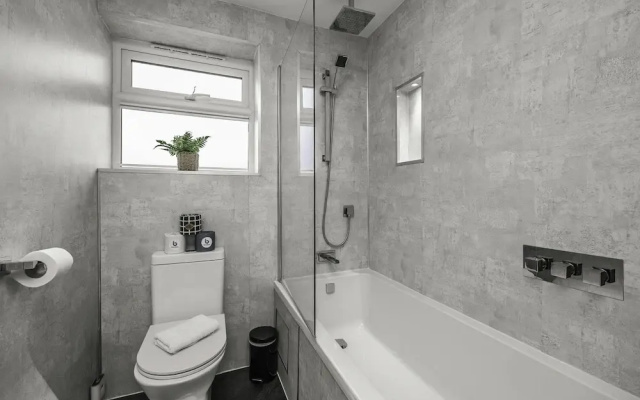 Sunset Townhouse With Free Parking