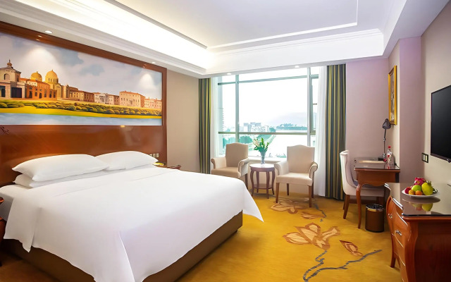 Vienna Hotel (Longmen)