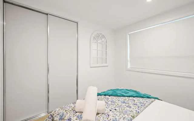 Gorgeous 4 Bedroom House - Blackmans Bay