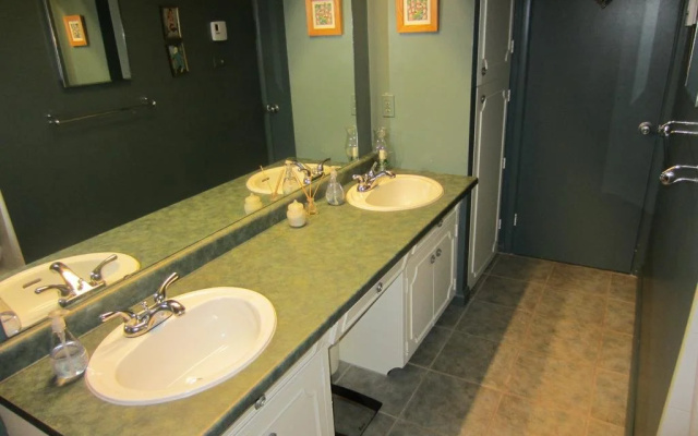 Ashbury Inn on the River Bed & Breakfast